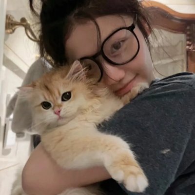照片中的女孩